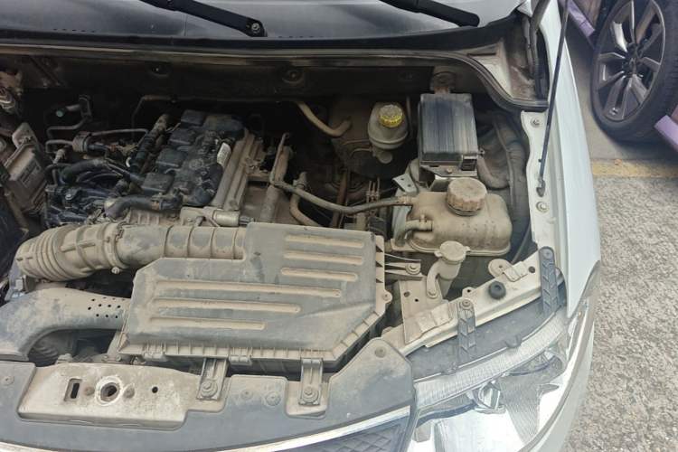 Used Wuling Hongguang 2014 1.5L S Comfort Model Engine Bay Left