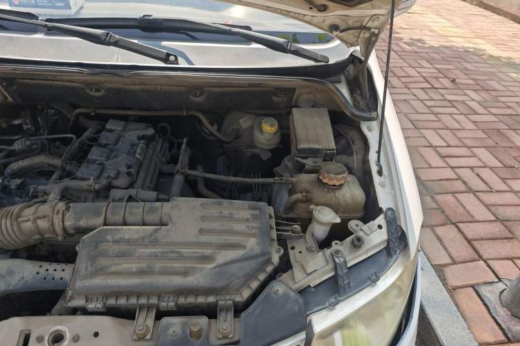 Used Wuling Hongguang 2014 1.5L S Comfort Model Engine Bay Left