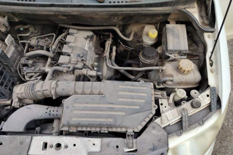 Used Wuling Hongguang 2014 1.5L Base Version Engine Bay Left