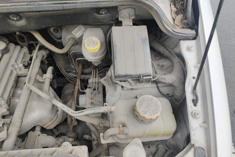 Used Wuling Hongguang 2014 1.5L S Comfort Model Engine Bay Left