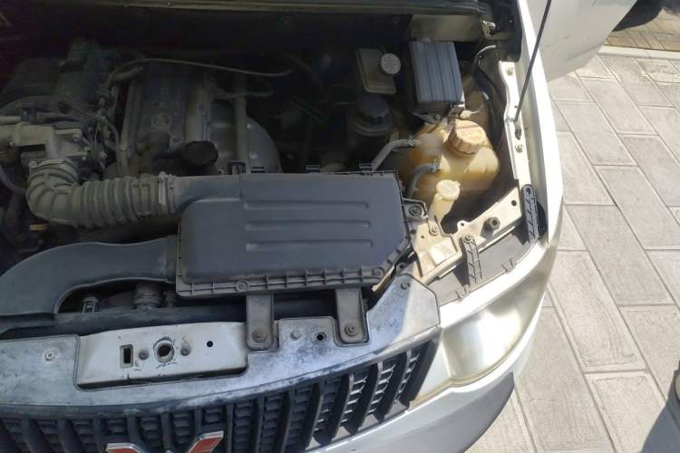Used Wuling Hongguang 2014 1.2L Base Model China IV Engine Bay Left