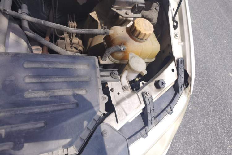Used Wuling Hongguang 2014 1.5L S Comfort Model Engine Bay Left