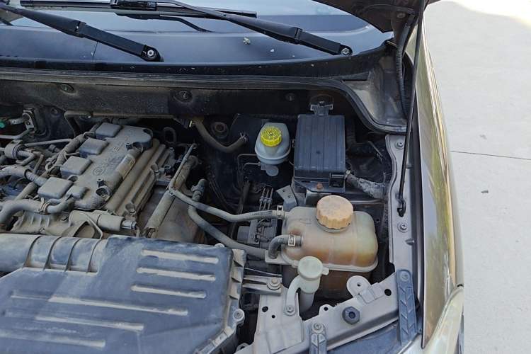 Used Wuling Hongguang 2014 1.5L S Comfort Model Engine Bay Left