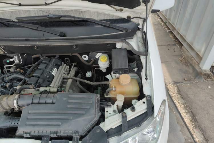 Used Wuling Hongguang 2014 1.5L S Standard Version Engine Bay Left