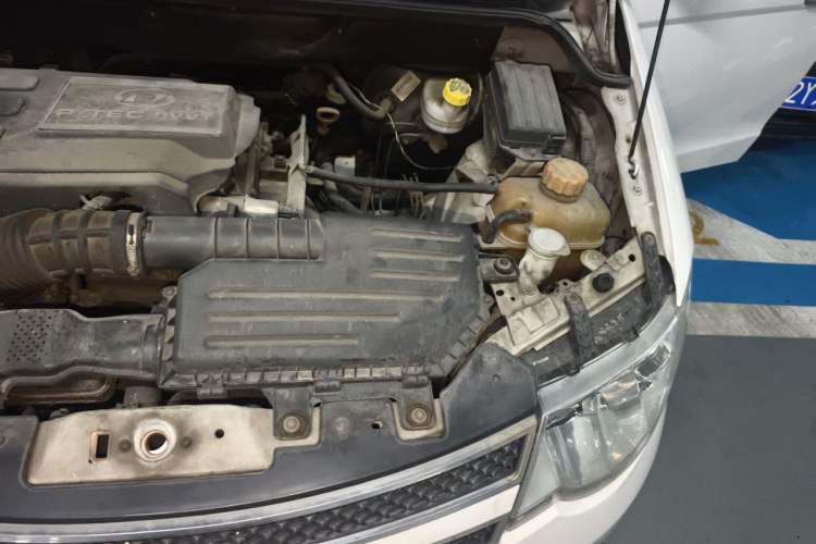 Used Wuling Hongguang 2014 1.5L S Automatic Luxury Model Engine Bay Left