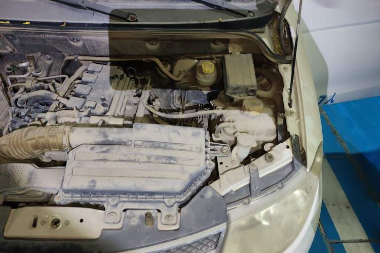 Used Wuling Hongguang 2014 1.5L S Comfort Model Engine Bay Left