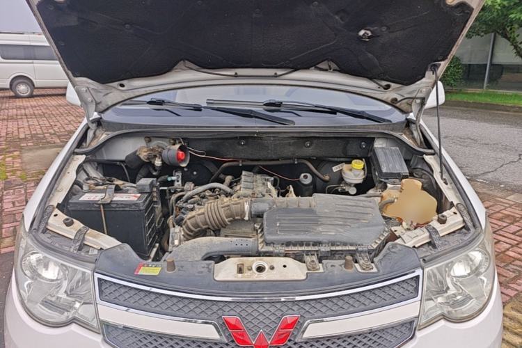Used Wuling Hongguang 2014 1.5L S Standard Version Engine Bay