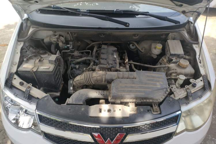Used Wuling Hongguang 2014 1.5L S Comfort Model Engine Bay