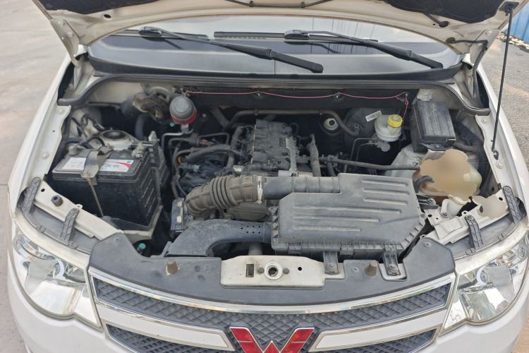 Used Wuling Hongguang 2014 1.5L S Standard Version Engine Bay