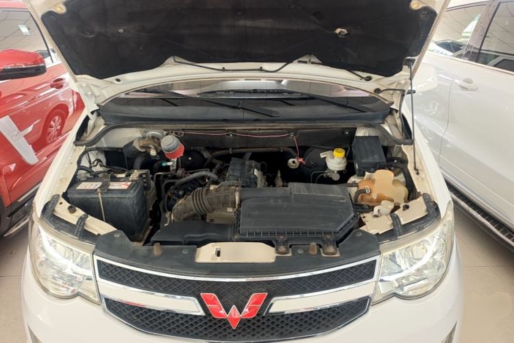Used Wuling Hongguang 2014 1.5L S Standard Version Engine Bay