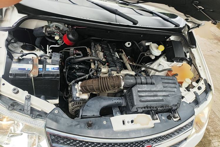 Used Wuling Hongguang 2014 1.5L S Standard Version Engine Bay