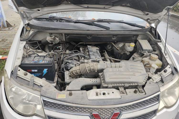 Used Wuling Hongguang 2014 1.5L S Comfort Model Engine Bay