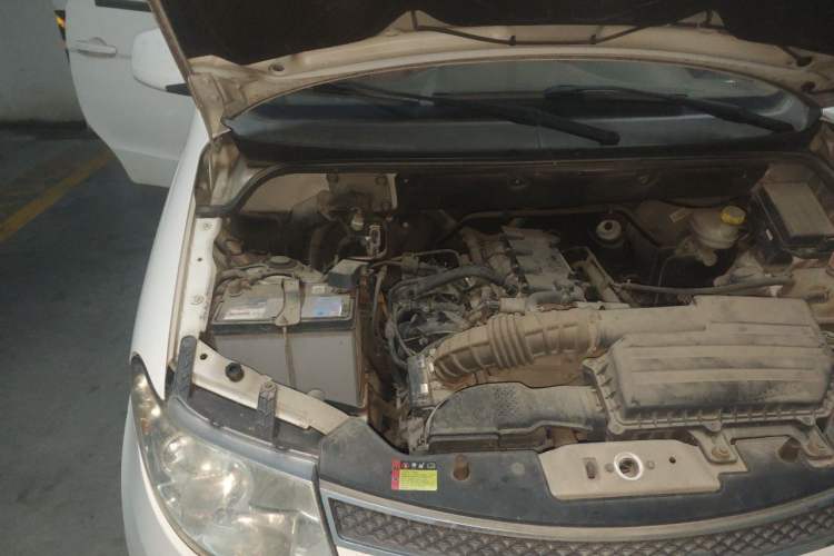 Used Wuling Hongguang 2014 1.5L S Standard Version Engine Bay Right
