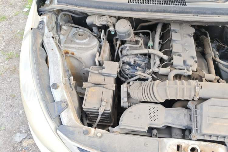 Used Wuling Hongguang 2014 1.5L S Comfort Model Engine Bay Right