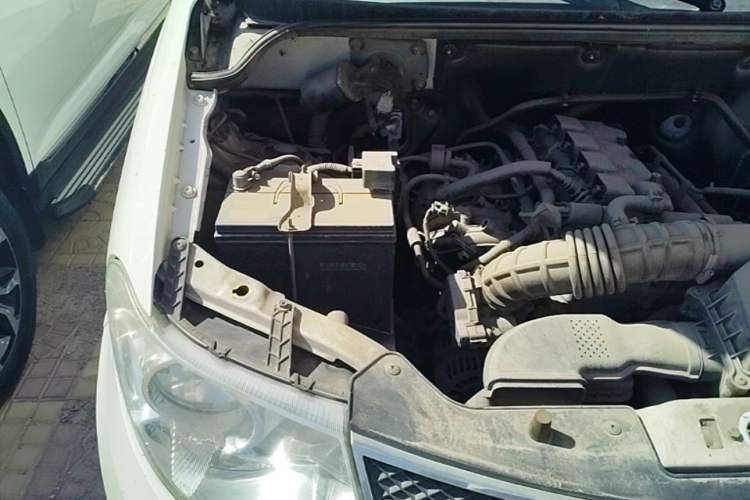 Used Wuling Hongguang 2014 1.5L S Standard Version Engine Bay Right