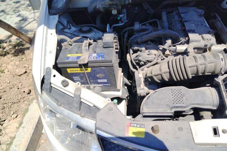 Used Wuling Hongguang 2014 1.5L S Standard Version Engine Bay Right