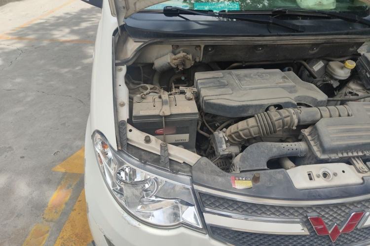 Used Wuling Hongguang 2014 1.5L S Luxury Model Engine Bay Right