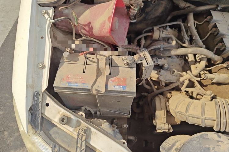 Used Wuling Hongguang 2014 1.5L S Standard Version Engine Bay Right
