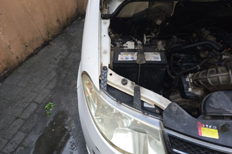 Used Wuling Hongguang 2014 1.5L S Standard Version Engine Bay Right