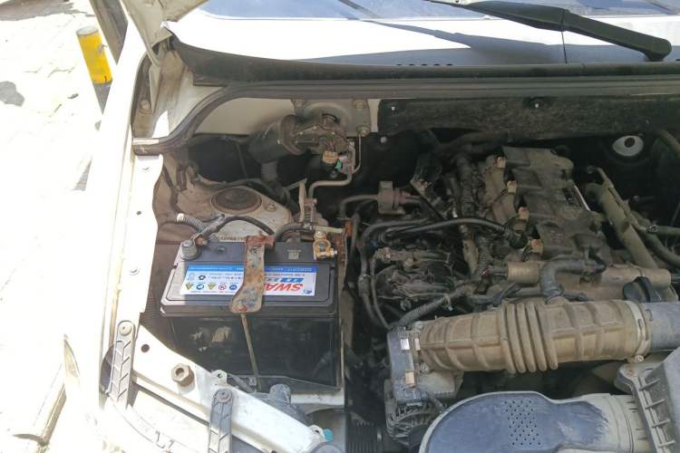 Used Wuling Hongguang 2014 1.5L S Standard Version Engine Bay Right