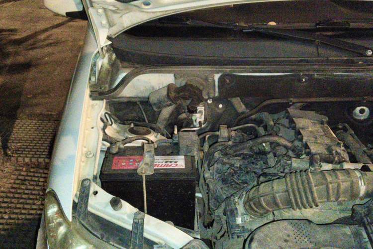 Used Wuling Hongguang 2014 1.5L S Standard Version Engine Bay Right