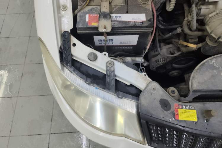 Used Wuling Hongguang 2014 1.2L Base Model China IV Engine Bay Right
