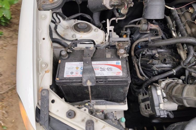 Used Wuling Hongguang 2014 1.5L S Standard Version Engine Bay Right