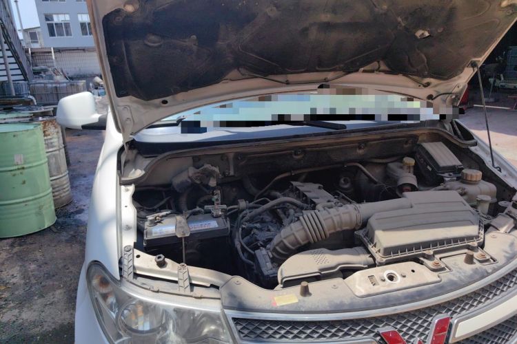 Used Wuling Hongguang 2014 1.5L S Standard Version Engine Bay Right