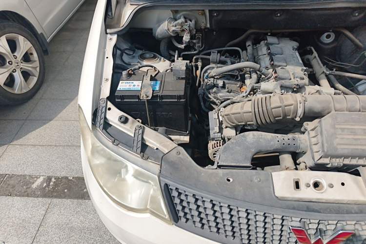 Used Wuling Hongguang 2014 1.5L Base Version Engine Bay Right