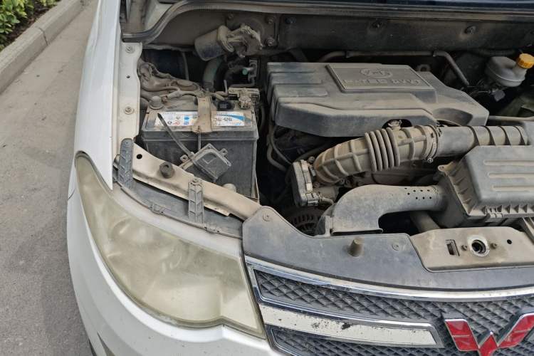 Used Wuling Hongguang 2014 1.5L S Luxury Model Engine Bay Right