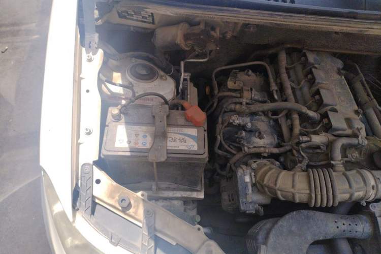 Used Wuling Hongguang 2014 1.5L Base Version Engine Bay Right