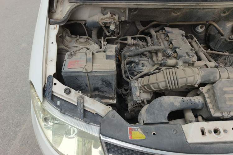 Used Wuling Hongguang 2014 1.5L S Standard Version Engine Bay Right