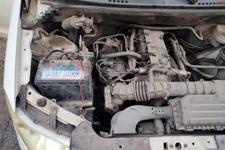 Used Wuling Hongguang 2014 1.5L Base Version Engine Bay Right