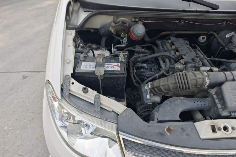 Used Wuling Hongguang 2014 1.5L S Standard Version Engine Bay Right
