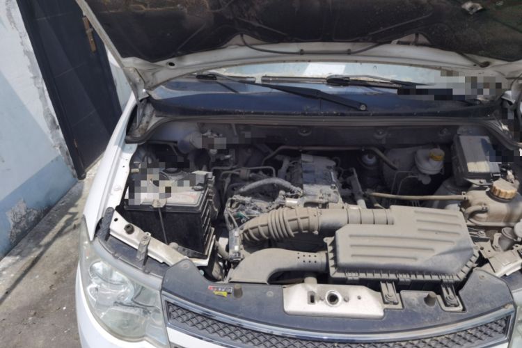 Used Wuling Hongguang 2014 1.5L S Standard Version Engine Bay Right