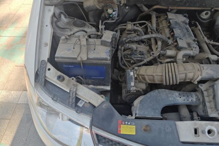 Used Wuling Hongguang 2014 1.5L S Standard Version Engine Bay Right