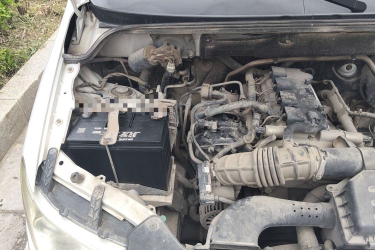 Used Wuling Hongguang 2014 1.5L S Standard Version Engine Bay Right