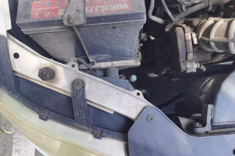 Used Wuling Hongguang 2014 1.5L S Comfort Model Engine Bay Right