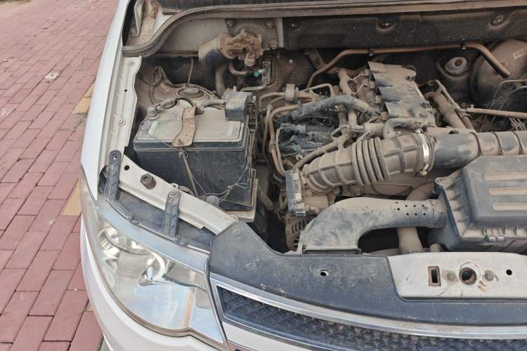 Used Wuling Hongguang 2014 1.5L S Standard Version Engine Bay Right