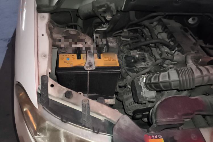 Used Wuling Hongguang 2014 1.5L S Standard Version Engine Bay Right