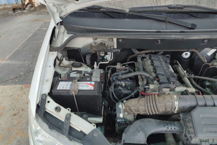 Used Wuling Hongguang 2014 1.5L S Standard Version Engine Bay Right