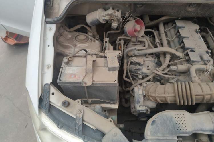 Used Wuling Hongguang 2014 1.5L Base Version Engine Bay Right
