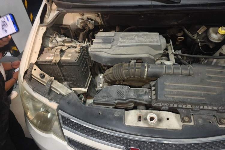 Used Wuling Hongguang 2014 1.5L S Automatic Luxury Model Engine Bay Right