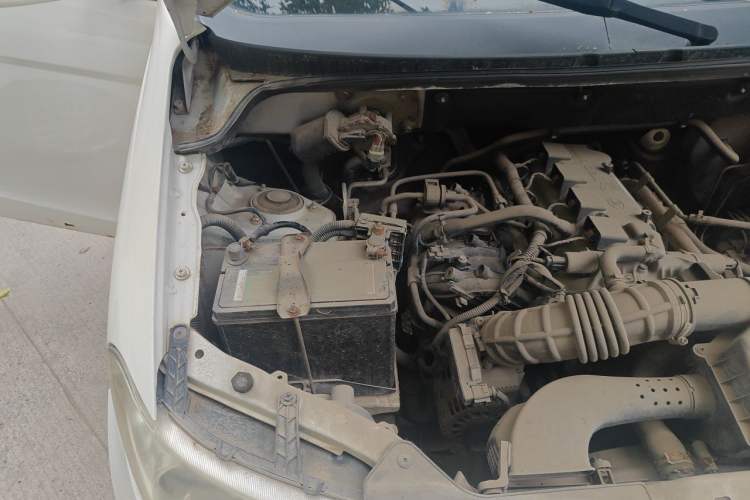 Used Wuling Hongguang 2014 1.5L S Standard Version Engine Bay Right
