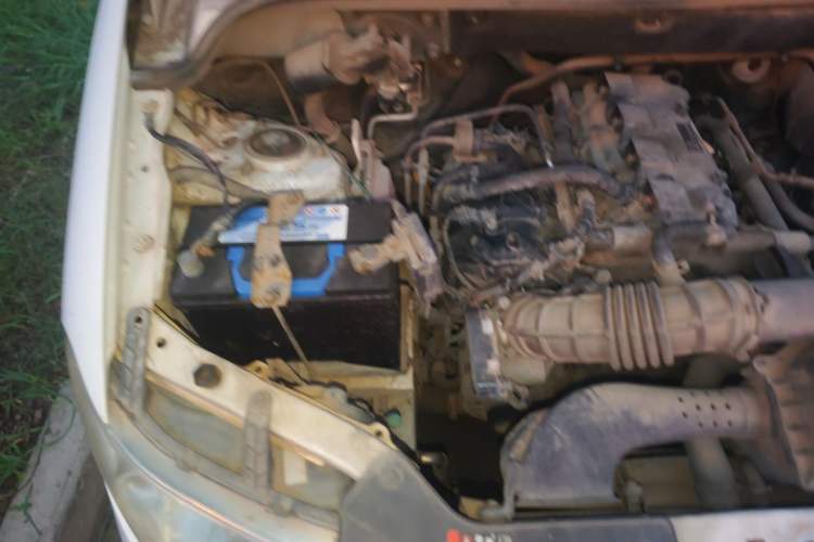 Used Wuling Hongguang 2014 1.5L S Standard Version Engine Bay Right