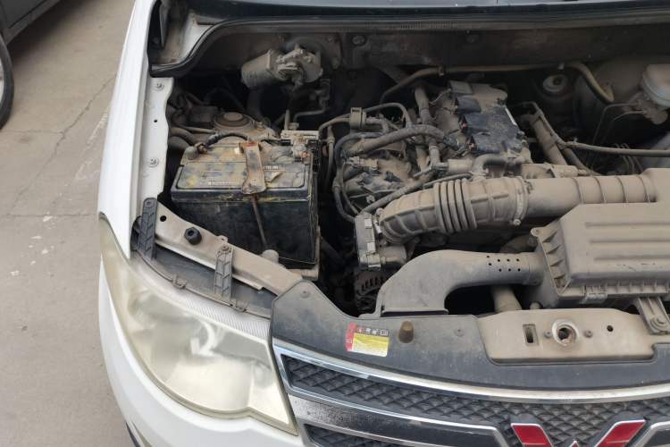 Used Wuling Hongguang 2014 1.5L S Comfort Model Engine Bay Right