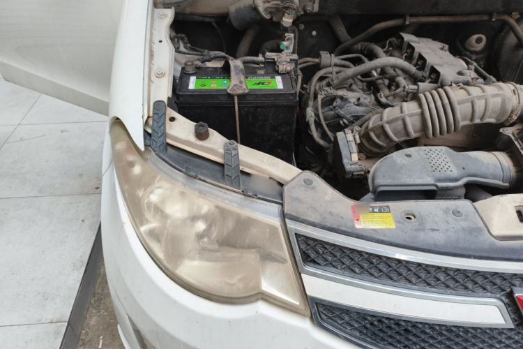 Used Wuling Hongguang 2014 1.5L S Standard Version Engine Bay Right