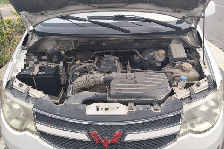 Used Wuling Hongguang 2014 1.5L S Standard Version Engine Bay