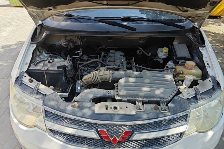 Used Wuling Hongguang 2014 1.5L S Comfort Model Engine Bay