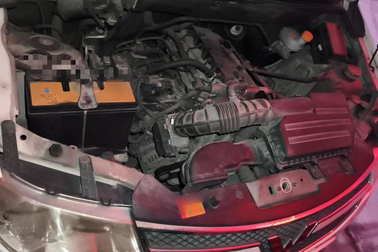 Used Wuling Hongguang 2014 1.5L S Standard Version Engine Bay